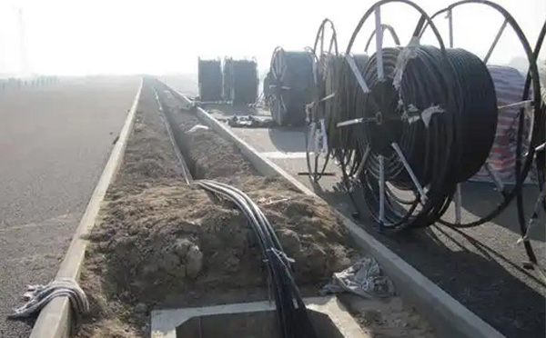 现代通信网络建设指南:崆峒光缆施工全流程技术解析与质量控制 现代通信网络建设指南:崆峒光缆施工全流程技术解析与质量控制